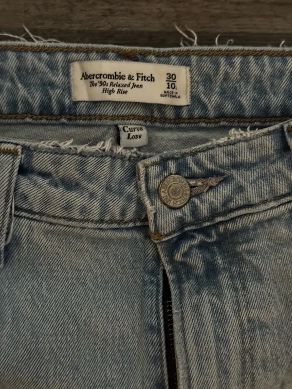 Abercrombie High-Rise Jeans 90s Curve Love - Image 2