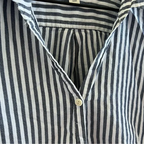 J Crew Short-Sleeve Button-Up Shirt in Stripe Style G7496 Small - Image 6