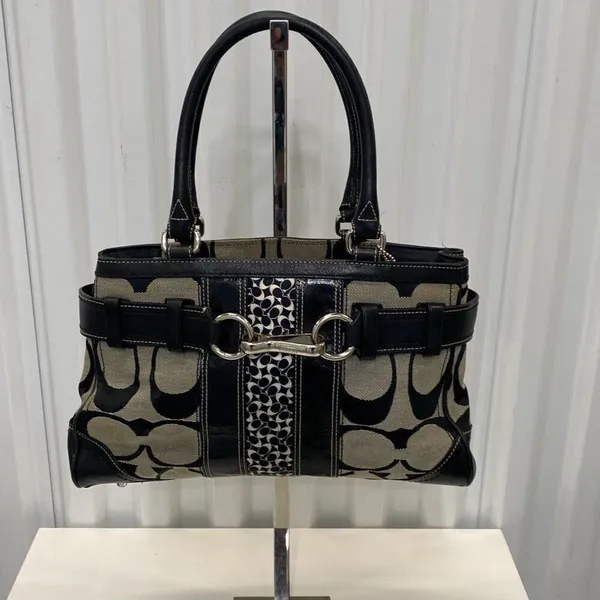 Coach Hampton’s Y2K signature purse - Image 2