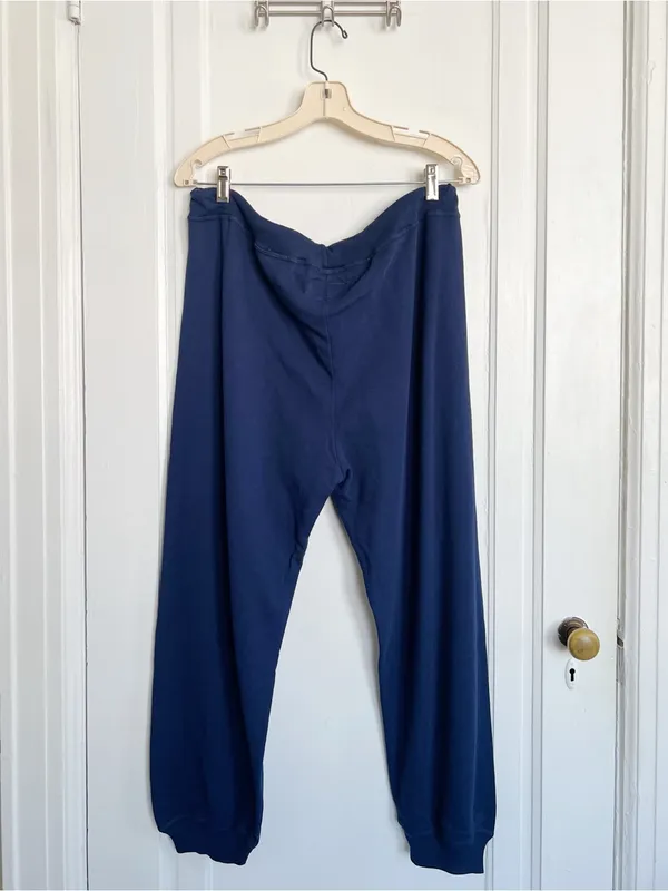 THE GREAT. • The Cropped Sweat Pant in True Navy blue terry knit slouchy jogger - Image 10