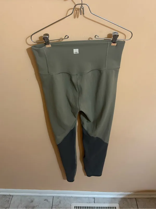 Vuori High Rise Colorblock Studio Leggings in Oregano Olive - Image 5