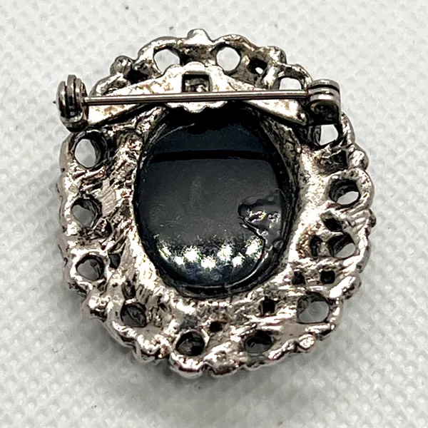 Vintage Black And White Art Glass Cameo Silver Tone Brooch Pin - Image 2