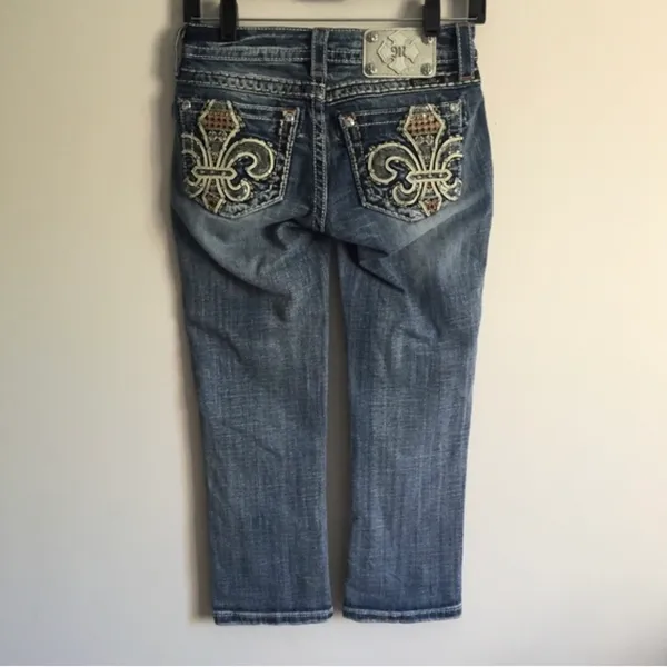 Fleur-De-Lis Sequin Rhinestone Embellished Cuffed Capri Jeans - Image 4
