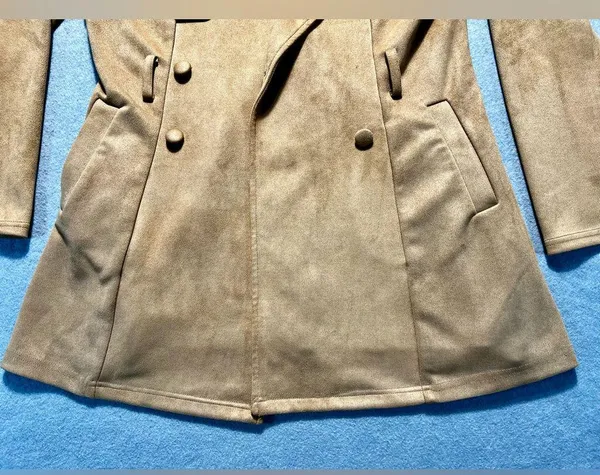 Love Tree Women’s Camel Faux Suede Trench Coat Size Medium No Belt - Image 4