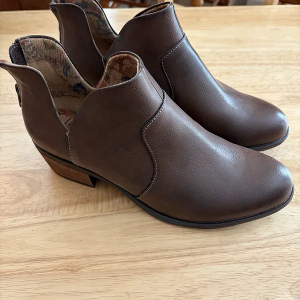 New With Box BOC Lucy‎ Zip-Up ankle Bootie Heeled shoes sz 7 Brown Casual - Image 10
