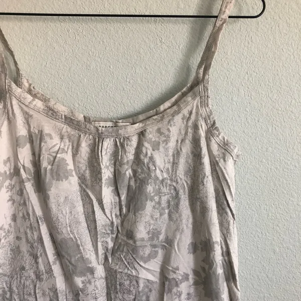 Abercrombie & Fitch Grey with Floral Print Tank. Size Medium - Image 2