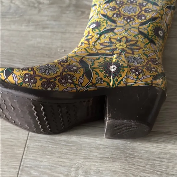 Cowboy Rain Boots - Yellow and Purple Heeled Boots with Intricate Patterns - Image 6