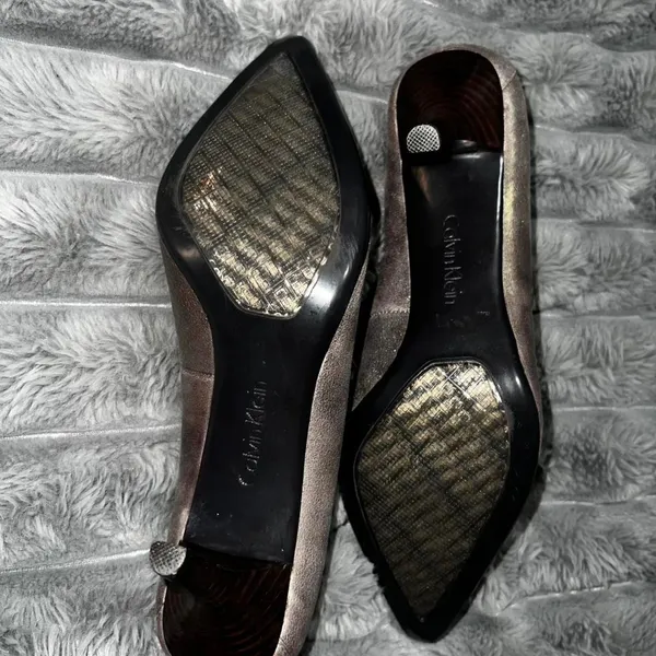 Calvin Klein Polly pointed-toe pumps metallic‎ pewter/gunmetal finish. Size 8.5M - Image 5