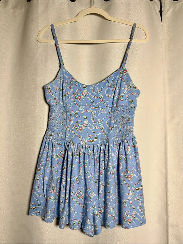 Urban Outfitters Raleigh Blue Floral Romper Size Medium - Image 4