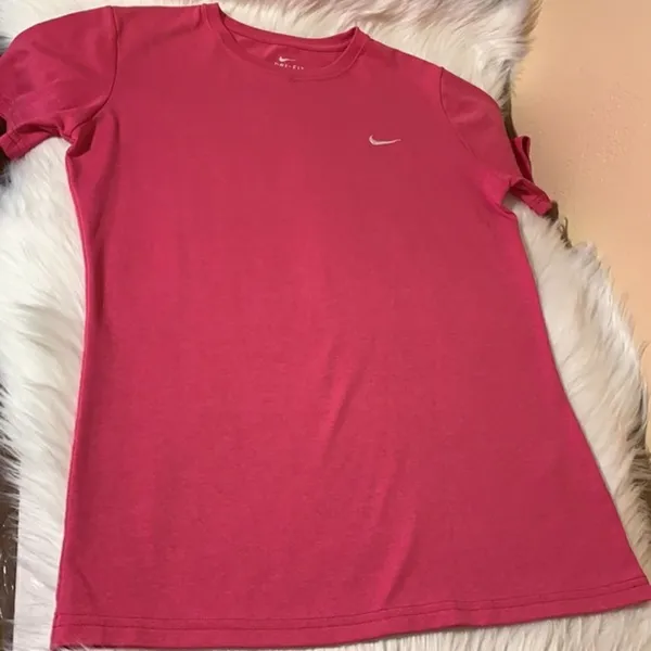 Nike Dri-Fit Pink Short Sleeve Shirt Size Medium - Image 8