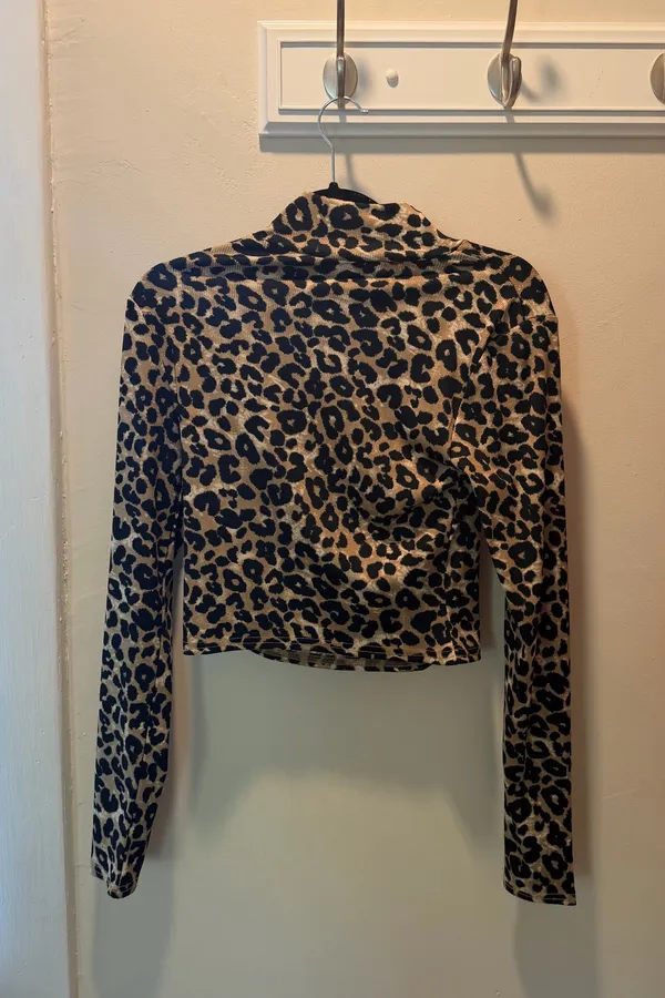 Vestique Cheetah Top - Image 2