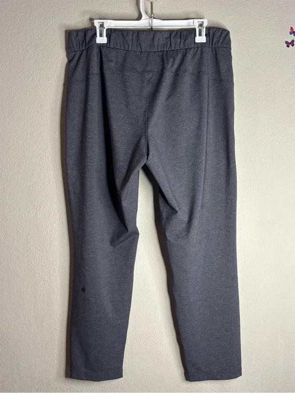Lululemon On The Fly Pant 28" Heathered Black size 12 - Image 3