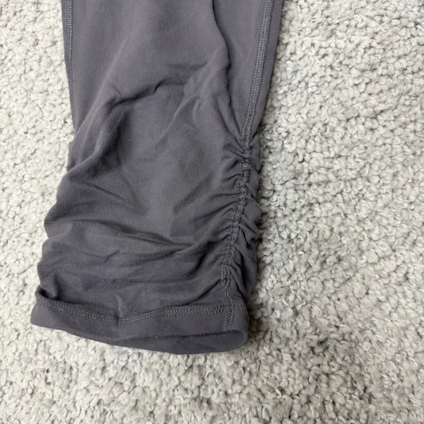 Beyond Yoga Life Time Fitness Gray Ruched Cropped Leggings Women Large SM14AW - Image 5