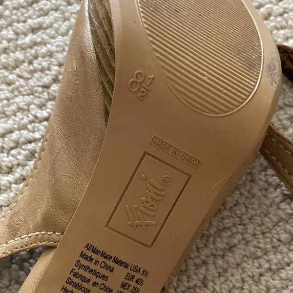 Fioni Nude High Heel Bow Front Platinum 4” Heels Vegan Leather Size 8.5 Like New - Image 10