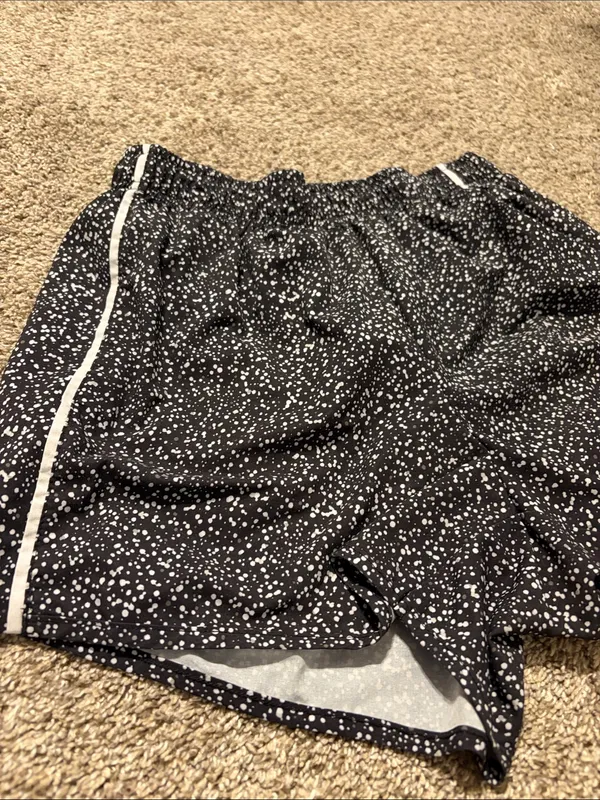 Xersion Women’s Black & White Mid Rise Activewear Shorts Large - Image 3