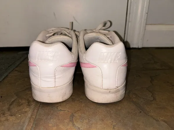 White and Pink Nike Casual Shoes - Image 4