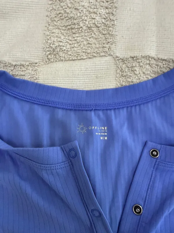 OFFLINE By Aerie Real Me Henley Neck Cropped T- Shirt Blue Button Size‎ M - Image 3