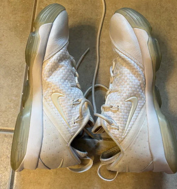 Used women’s Nike ZOOM 8 - Image 8