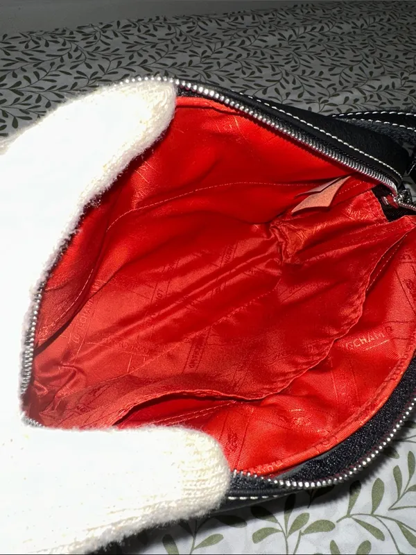 Longchamp Black Leather Shoulder Bag with Contrast Stitching - Image 12