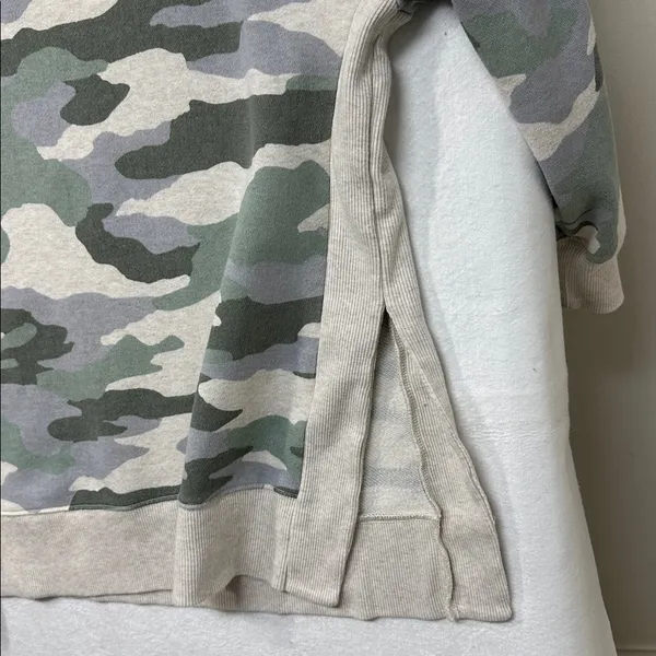 Aerie Green & Cream Camouflage Sweatshirt size M - Image 3