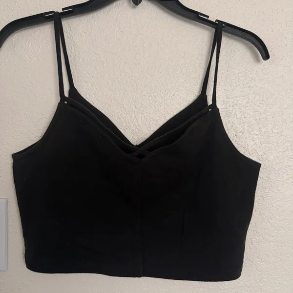 Hollister Women’s Sleeveless crop top - Image 2