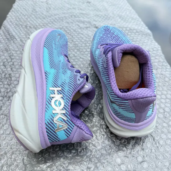 Hoka one one Clifton 9 women Running shoes size 7 (New no box) - Image 4