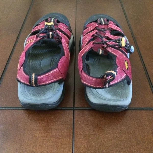 KEEN Newport H2 sandals red size 8 - Image 3
