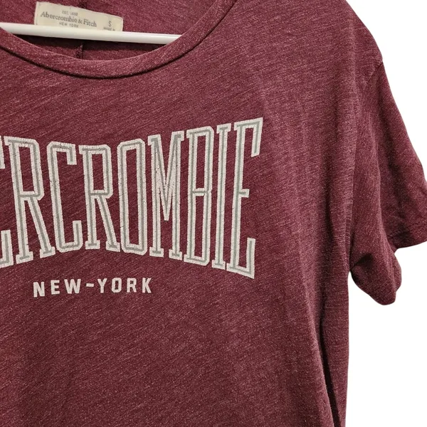 Abercrombie & Fitch Maroon Short Sleeve Spellout Collegiate Tee Shirt Size Small - Image 5
