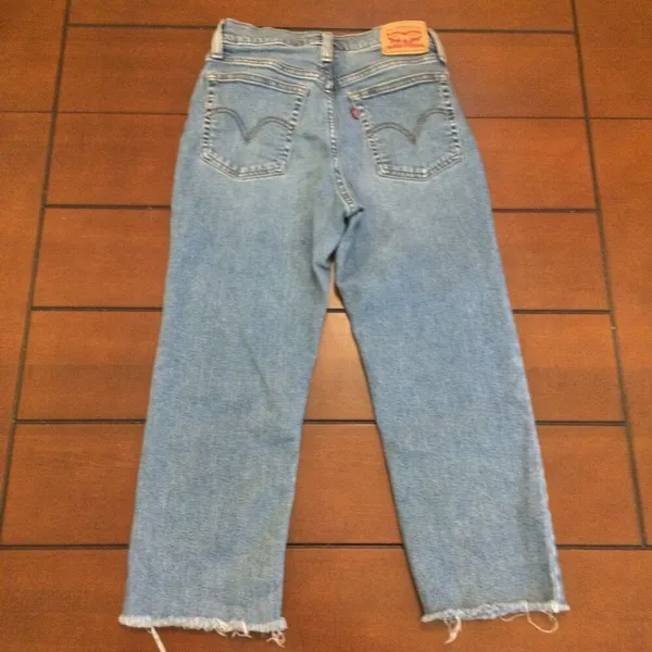 Levi’s Wedgie Straight Jeans 27 button fly raw hem - Image 9
