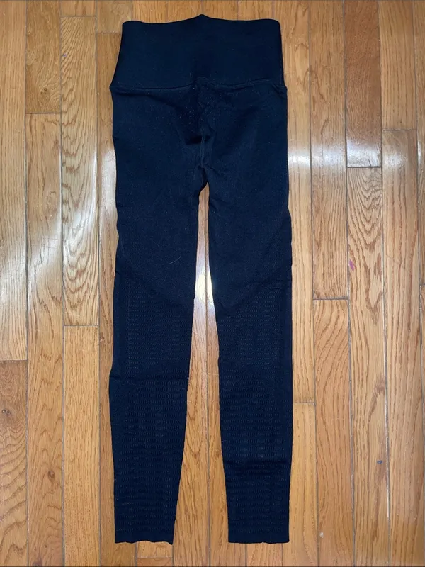 Fabletics Black Cut - Image 5