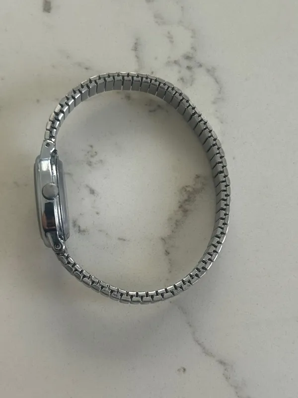 Timex Quartz Cavatina T21902 Silver Tone Stretch Band Oval Watch New battery - Image 3