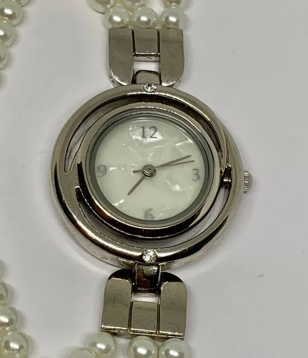 TCZ Simulated Pearl Silver Tone Quartz Analog Ladies Watch 29mm size 8” running - Image 2