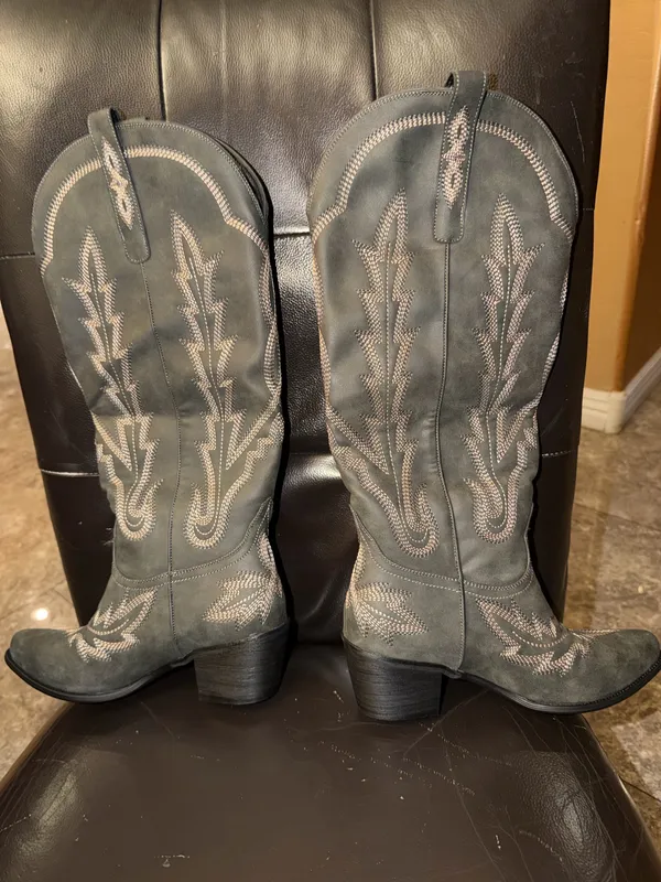 Boots Gray Size 8 - Image 5