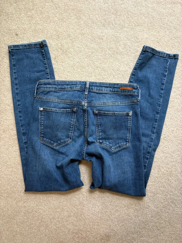 Anthropologie low waisted boyfriend jeans - Image 4