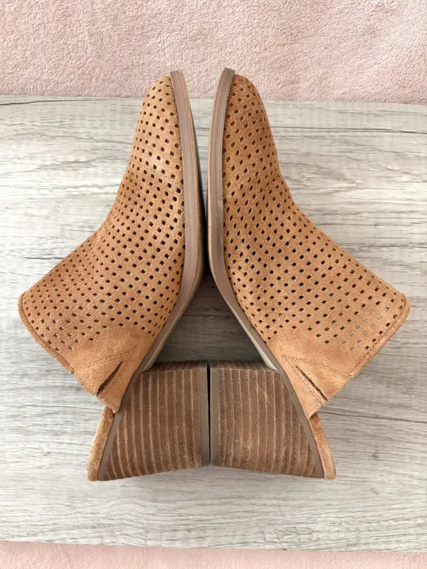 Marc Fisher Ripley Brown Suede Lasercut Perforated Stack 3" Block Heel Mule 8.5 - Image 5
