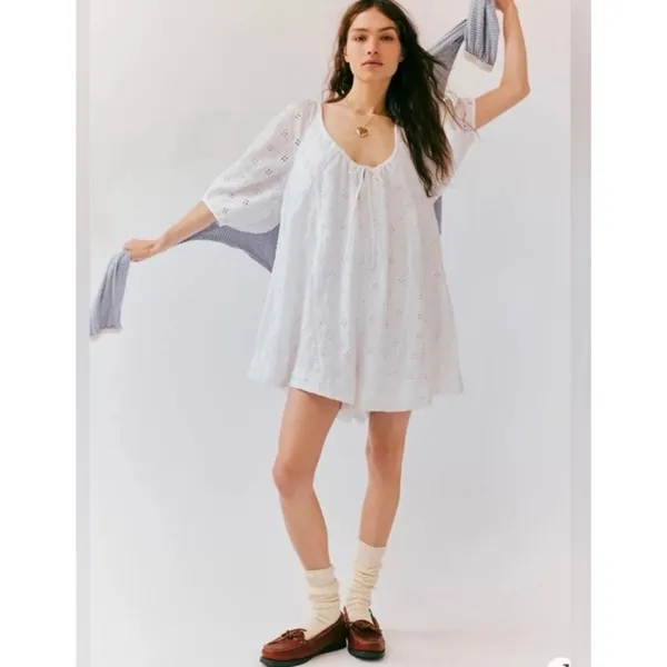 Free People White Eyelt Floral Boho Romper Oversized Jumper Cotton Size Small - Image 2