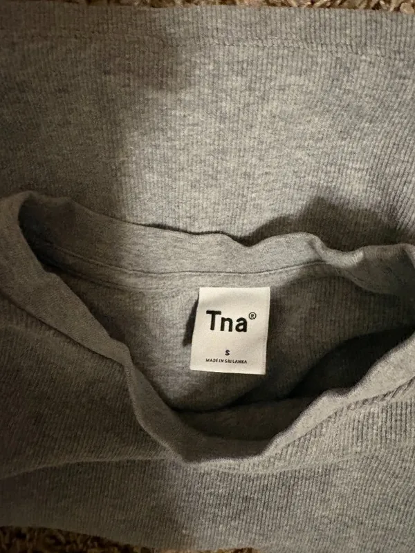 TNA Ribbed Crop Top Small Gray Short Sleeve Aritzia Cotton Elastane Neutral - Image 3