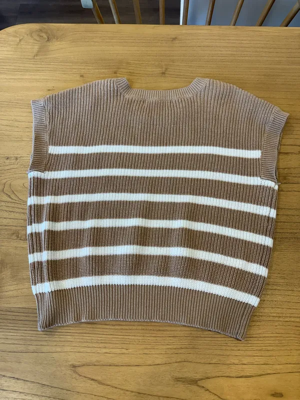 Moon & Madison Knit Sweater cap sleeve - Image 2