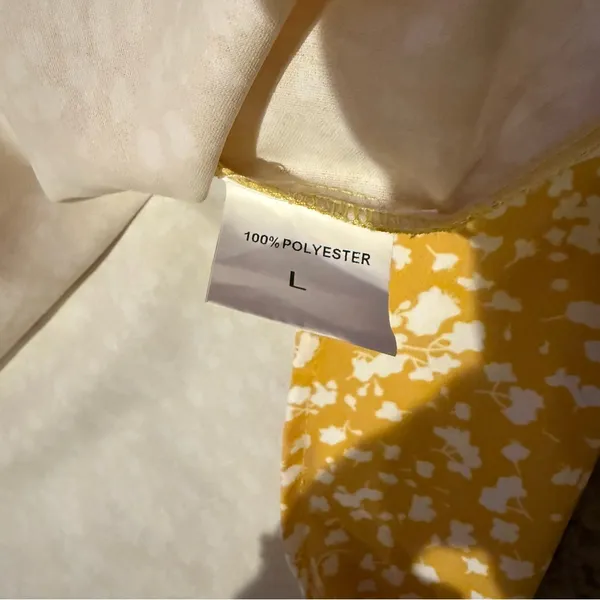 Amazon Yellow and White Floral Blouse - Image 8