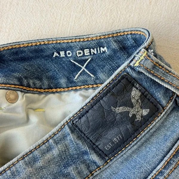 American Eagle Distressed Super Stretch Low Rise Shortie Denim Shorts Womens 2 - Image 4
