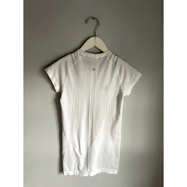 Lululemon Swiftly Tech Athletic Tee Short Sleeve Top White Mesh size 4 Tight - Image 2