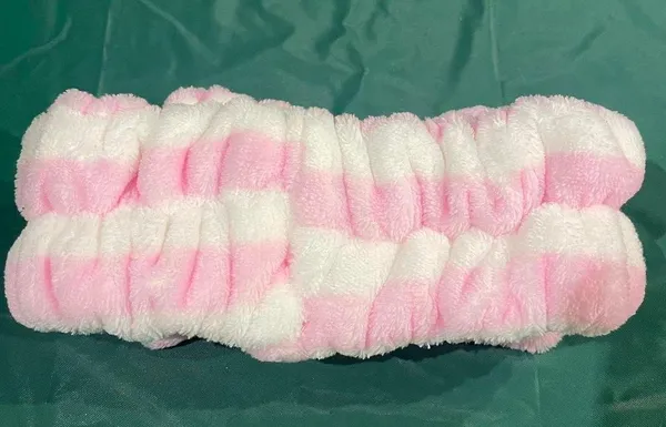 Sanrio x The Crme Shop Hello Kitty Spa Headband - Image 5