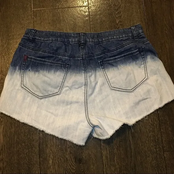 Dollhouse Ombre Denim Wash Casual Mid Rise Jean Shorts Plus Size 14 v6x - Image 4