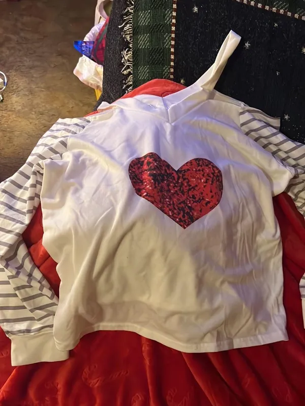 SheIn Long Sleeve Red Heart Print Top Valentine - Image 4