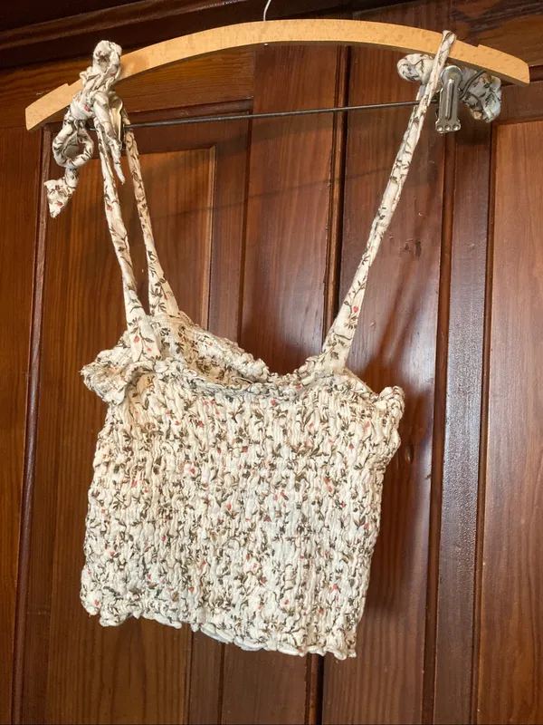 Abercrombie & Fitch Cream Smocked Floral Tie-Strap Camisole Small - Image 2