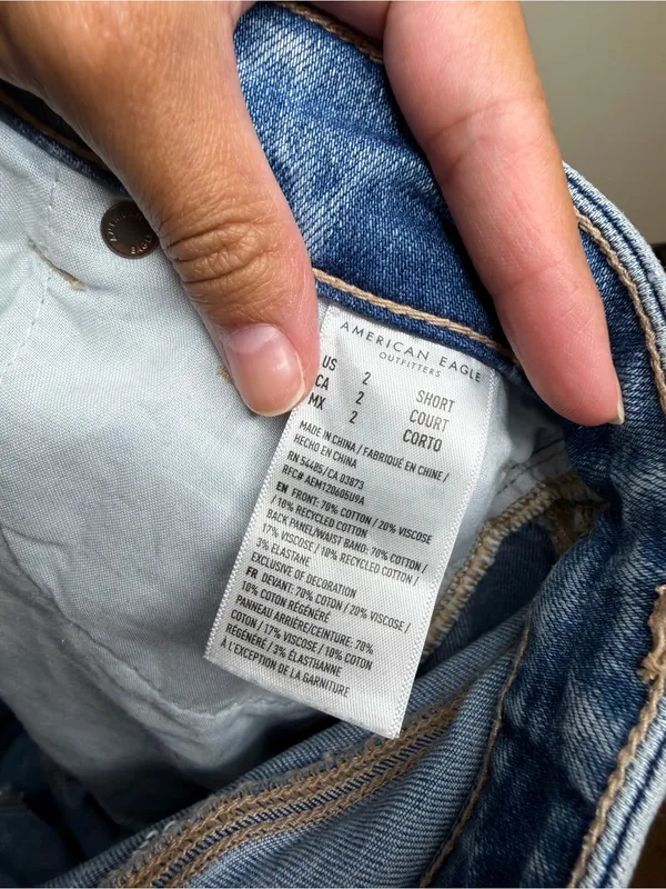 American Eagle Women Distressed Light Wash High Waisted Mom Jeans 2 Short Denim - Image 7