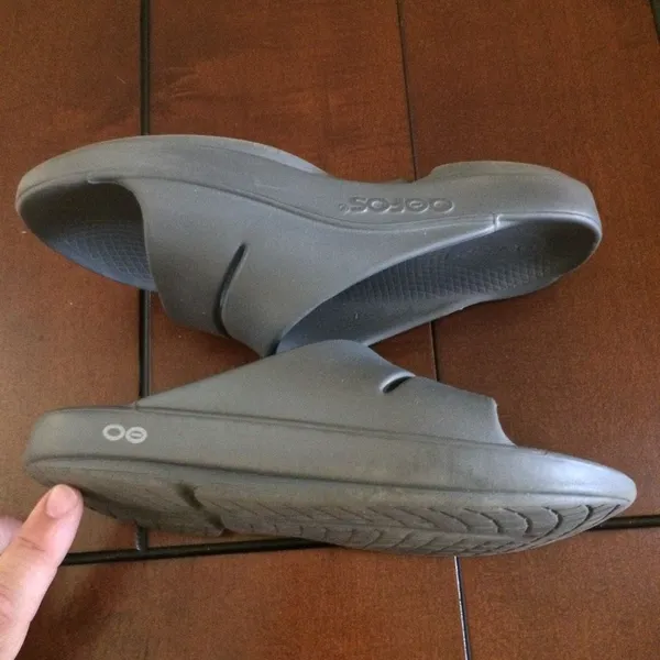 Oofos ooah gray comfort slide size 7 - Image 6