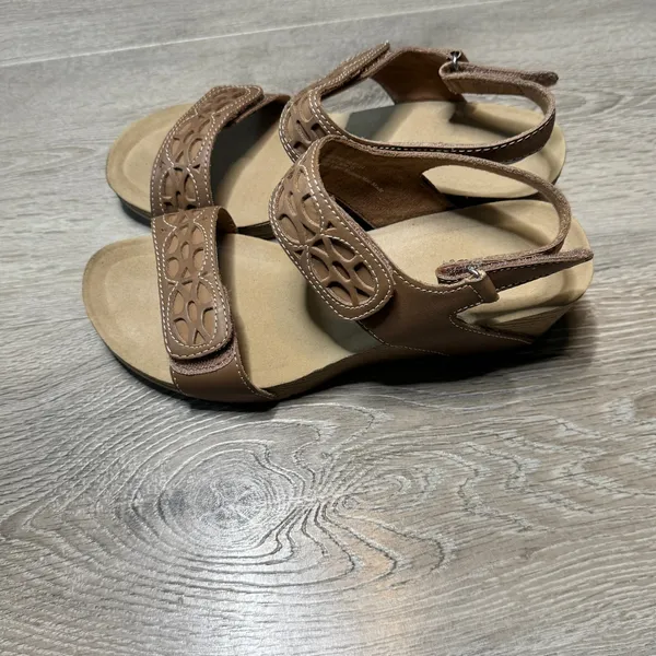 Clarks Lexi Marigold‎ Q Tan Leather Laser Cut Wedge Sandals Size Womens 7 - Image 2