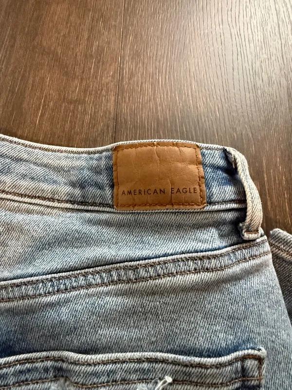 American Eagle Mom Jeans - Image 3