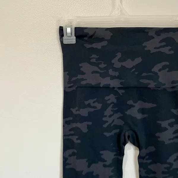 Spanx Look at Me‎ Now Seamless Legging Black Camo Size M #FL3515 - Image 8